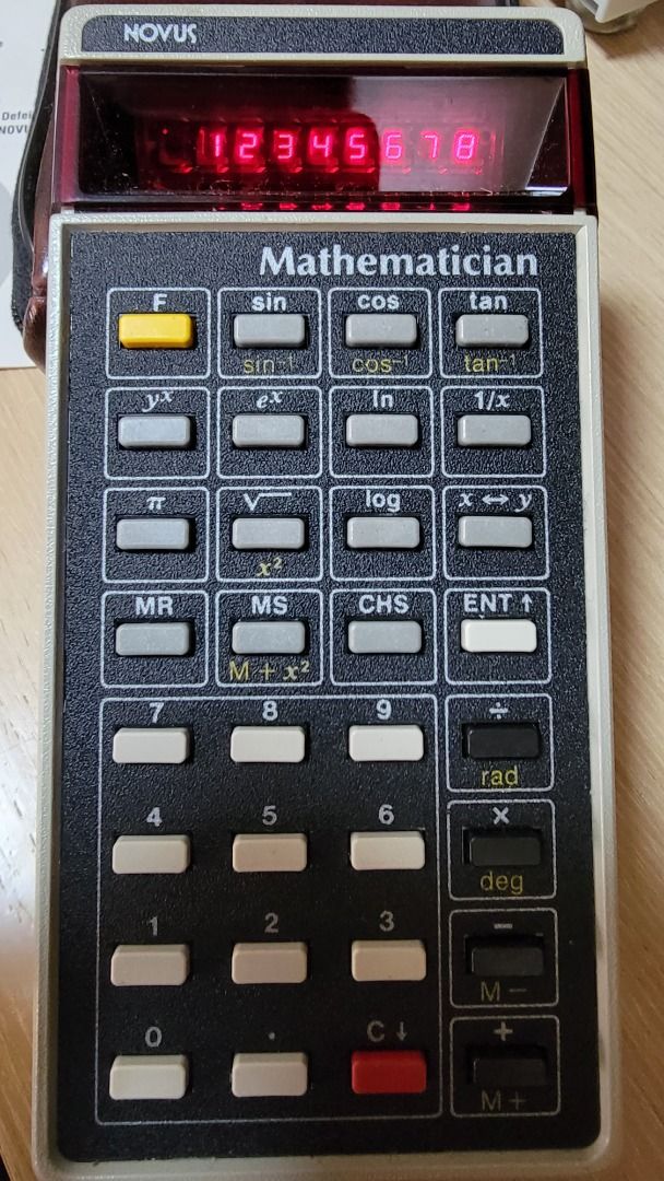 Calculatrice vintage novus 835 vintage (1975 / 1976) affichage LED avec