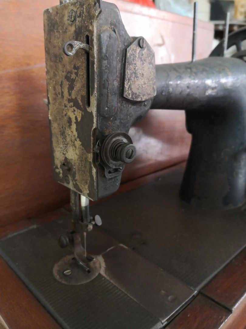 Vintage sewing machine hand crank 1859, Hobbies & Toys, Memorabilia