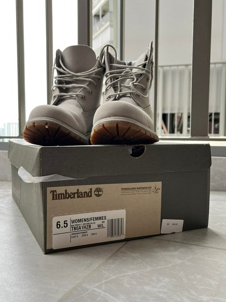 Girls grey timberlands hotsell