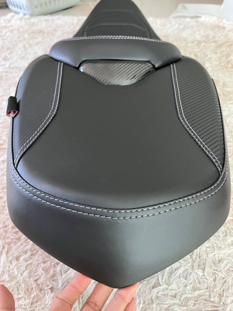 Yamaha Xmax sports seat with carbon. Custom avenged sevenfold