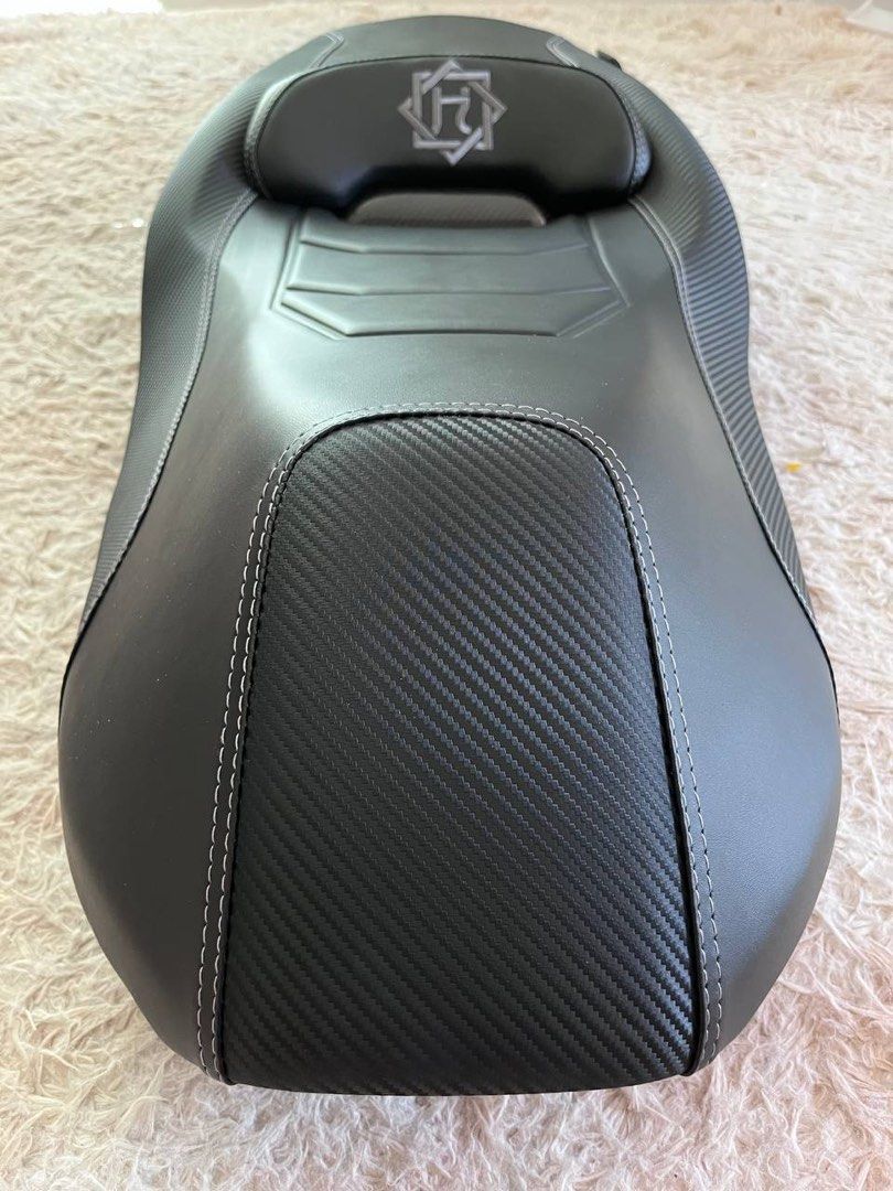 Yamaha Xmax sports comfort seat with carbon. Custom embroidery (lowered