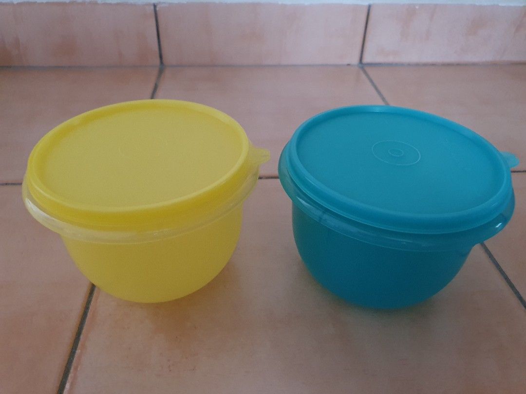 Tupperware Set of 2 Containers 5474A-1 and 2422A-2 