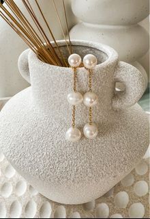 2-in-1 Real Freshwater Pearl Stud Earrings with Detachable Chain of Pearls.