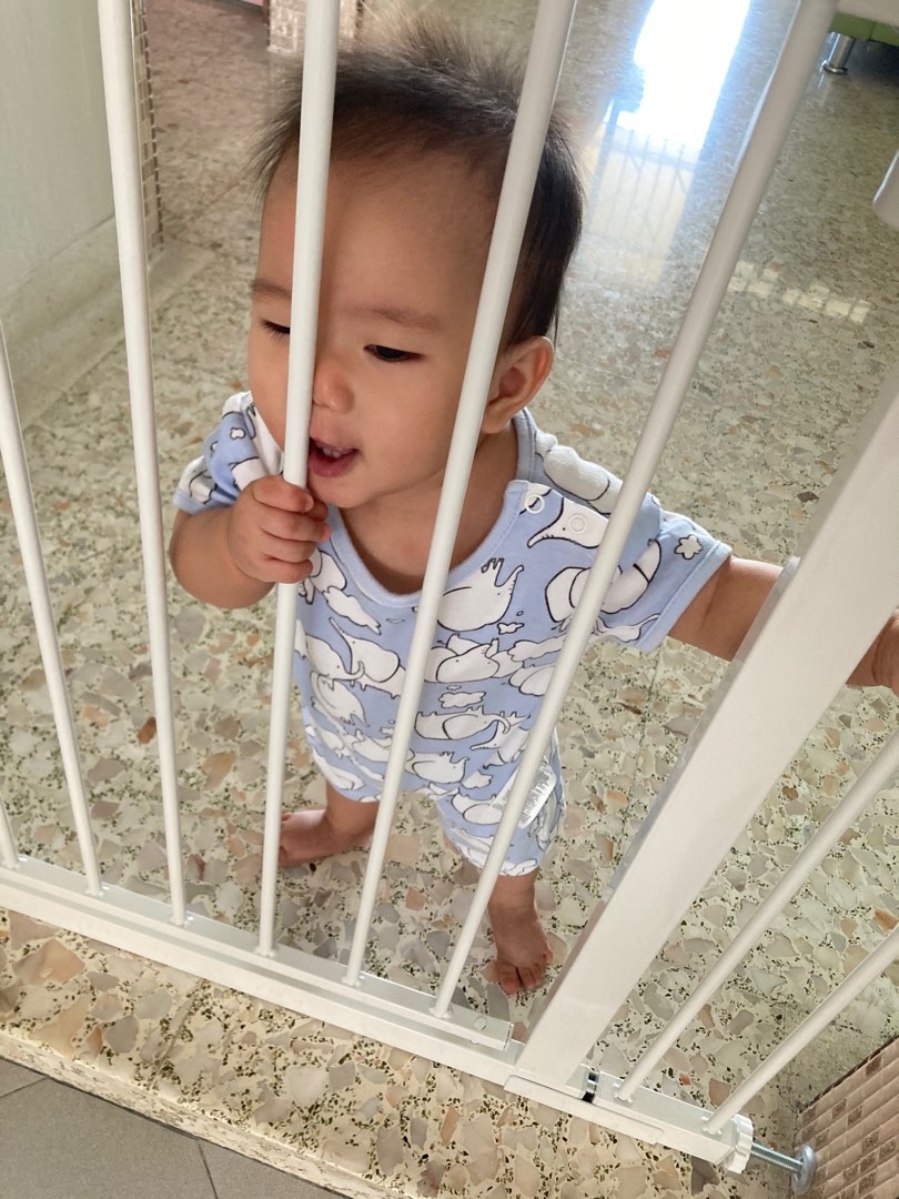 Adjustable Baby Safety Gate Automatic Close Door For Pet Kids Fence