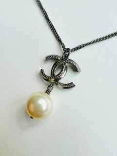 Affordable chanel necklace with pearl For Sale, Luxury