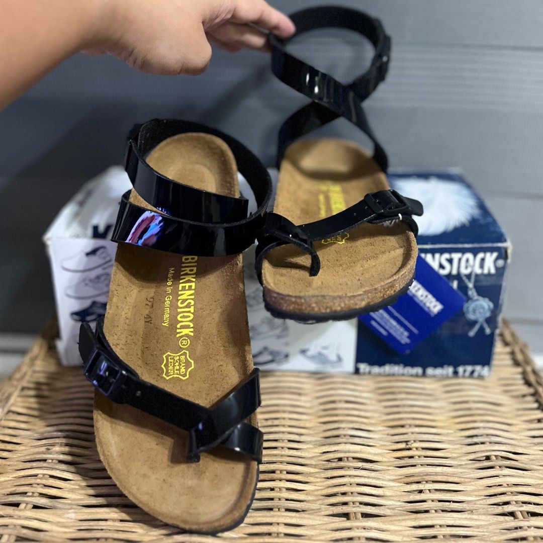 Birkenstock yara black patent 2025