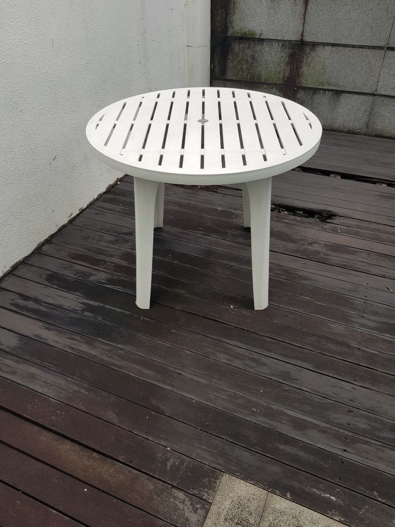 BNIB 4 white Grosfillex folding reclining outdoor pool/garden/Beach