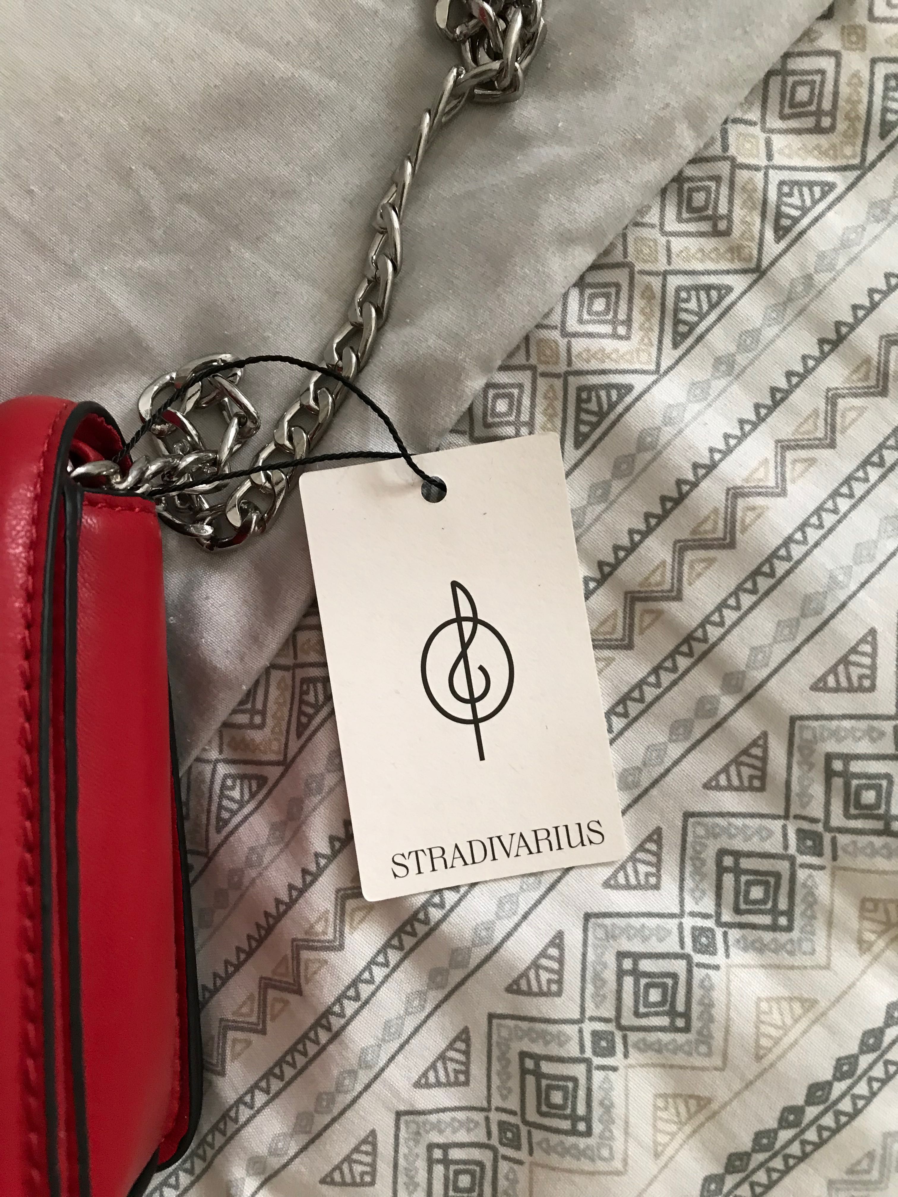 Brand new original Stradivarius bag (Category: Shoulder Bags) located in Paranaque City. Submitted by bhriago (Listing ID 1208721405, Image 2). Description: .