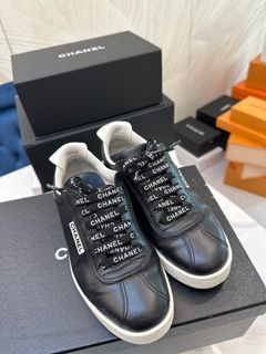 Chanel sneaker 35