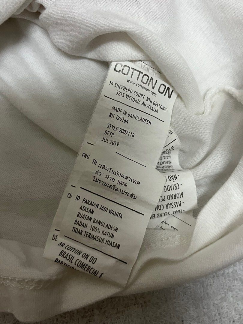 Cotton On Polaroid white shirt (Category: Shirts) located in Quezon City. Submitted by gsassy (Listing ID 1208833839, Image 2). Description: No flaws :).