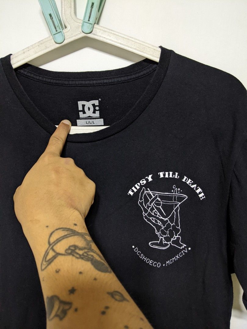 DC (Category: Tshirts & Polo Shirts ) located in Bacoor. Submitted by sleeeeeeppppyyy (Listing ID 1208868949, Image 3). Description: FS! FS! FS! DC SIZE L / 19.5x29 VERY GOOD CONDITION COLOR RATE 9.5 PRICE 250.
