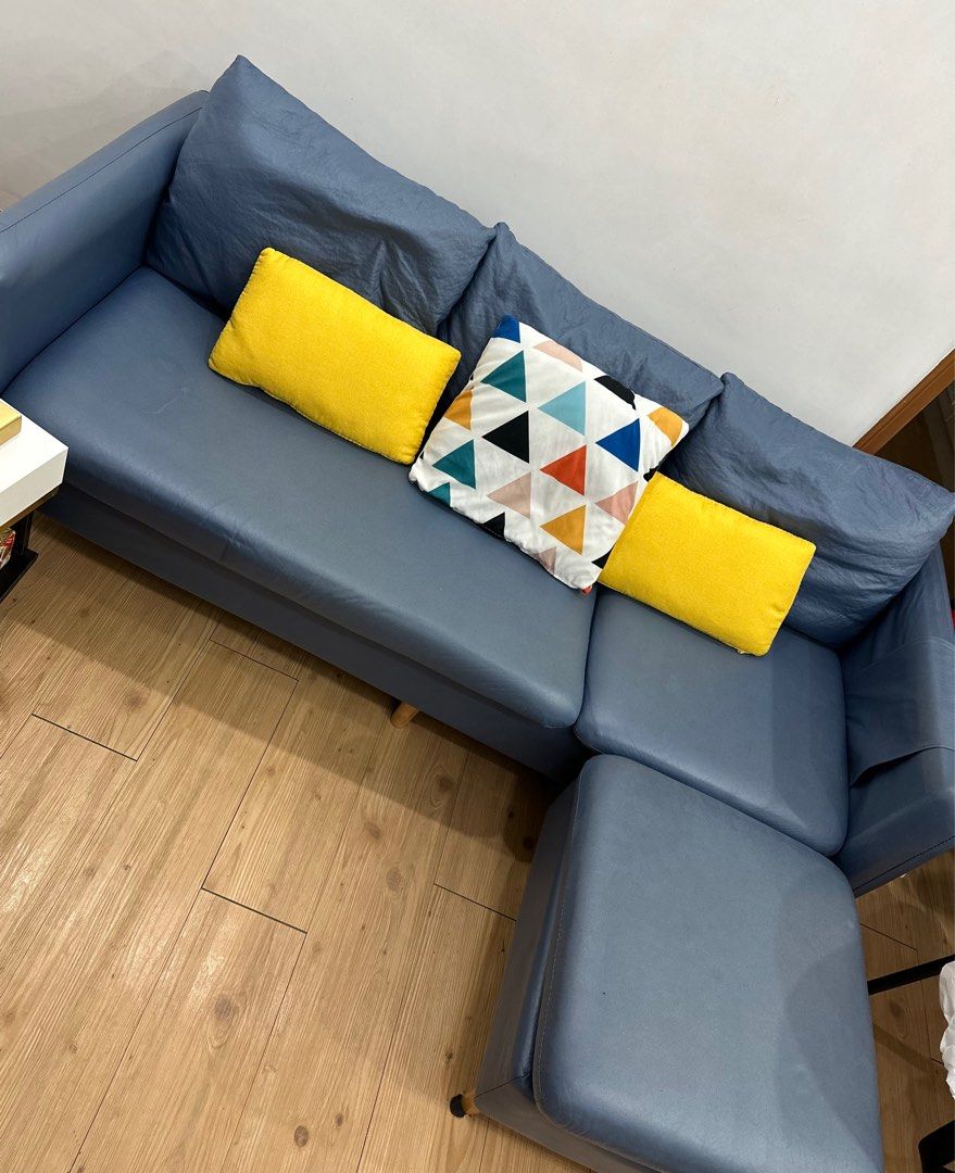 Decent Sofa and Leg Rest, 傢俬＆家居, 傢俬, 梳化 Carousell