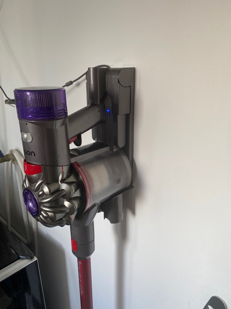 Dyson Hoover wall Mount / bracket, TV & Home Appliances, Vacuum Cleaner