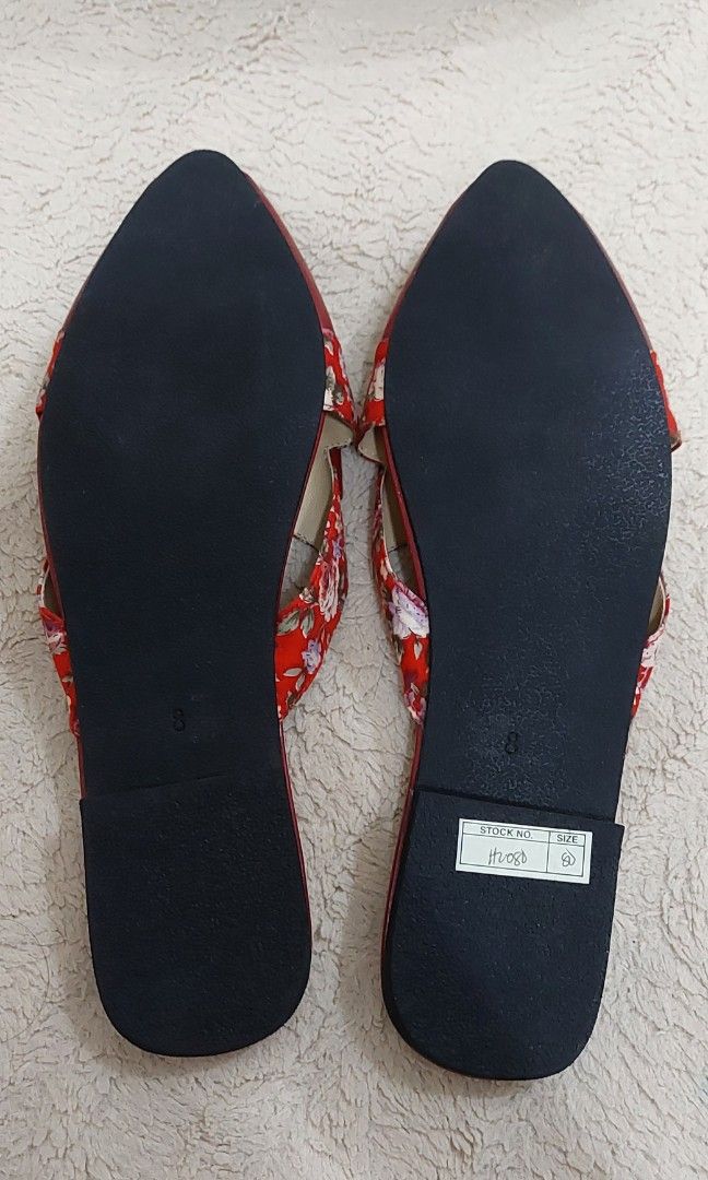 El Zapatto Red Hera Mules Flats (Category: Flats & Sandals) located in Caloocan City. Submitted by tess0220 (Listing ID 1208769294, Image 3). Description: US 6.
