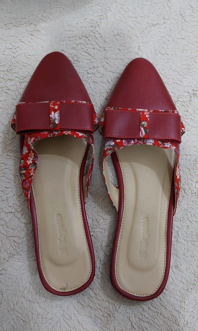 El Zapatto Red Hera Mules Flats (Category: Flats & Sandals) located in Caloocan City. Submitted by tess0220 (Listing ID 1208769294, Image 2). Description: US 6.