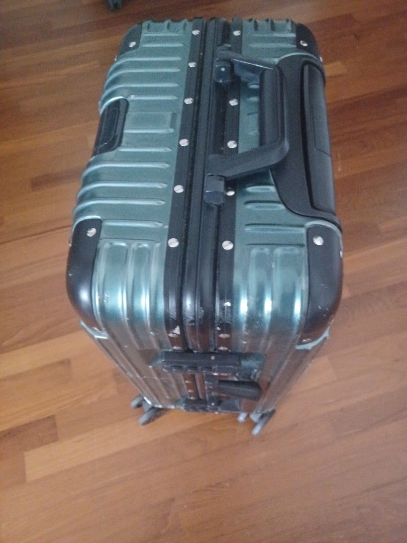 Hand luggage spinner, Hobbies & Toys, Travel, Luggage on Carousell