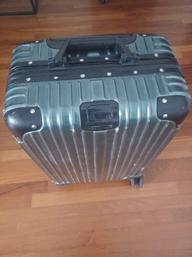 Hand luggage spinner, Hobbies & Toys, Travel, Luggage on Carousell
