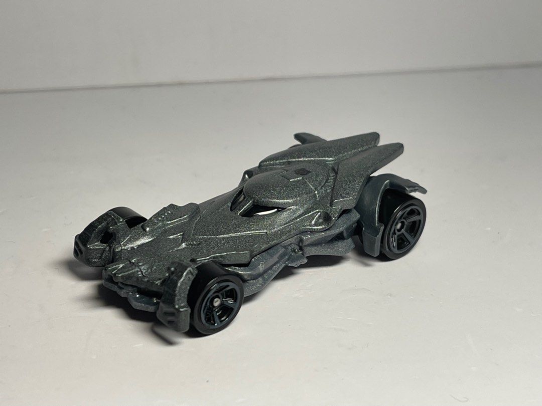 Hot Wheels Justice League Batmobile 興趣及遊戲 收藏品及紀念品 古董收藏 Carousell