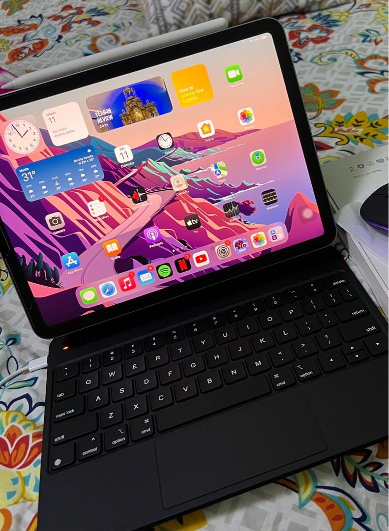 Ipad air 4 with Original Apple pencil 2, Mobile Phones & Gadgets