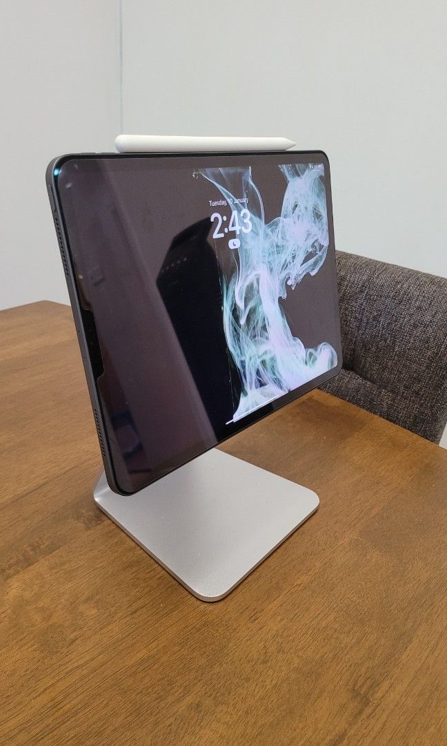 Ipad pro 11 inch 2nd Gen 128GB + iMac stand + Apple pencil NEW + Keboard cover set, Mobile
