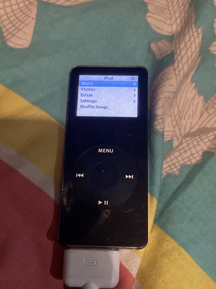 iPod nano 1st gen 2gb, Audio, Other Audio Equipment on Carousell