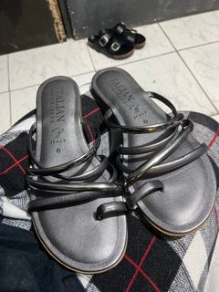 Italian shoemaker slippers heels flat sandals size 5