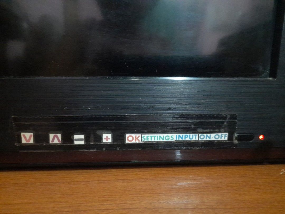 LG LCD TV (Category: TV) located in Quezon City. Submitted by mylsyu (Listing ID 1208832815, Image 3). Description: 📍LG LCD TV 📍32" inches 📍Working good 📍Slightly used 📍Price negotiable 📌Issue: -Remote is not working -Pwede daw bilhan ng remote na iba na compatible or LG remote din. For more pictures, pls. message me..