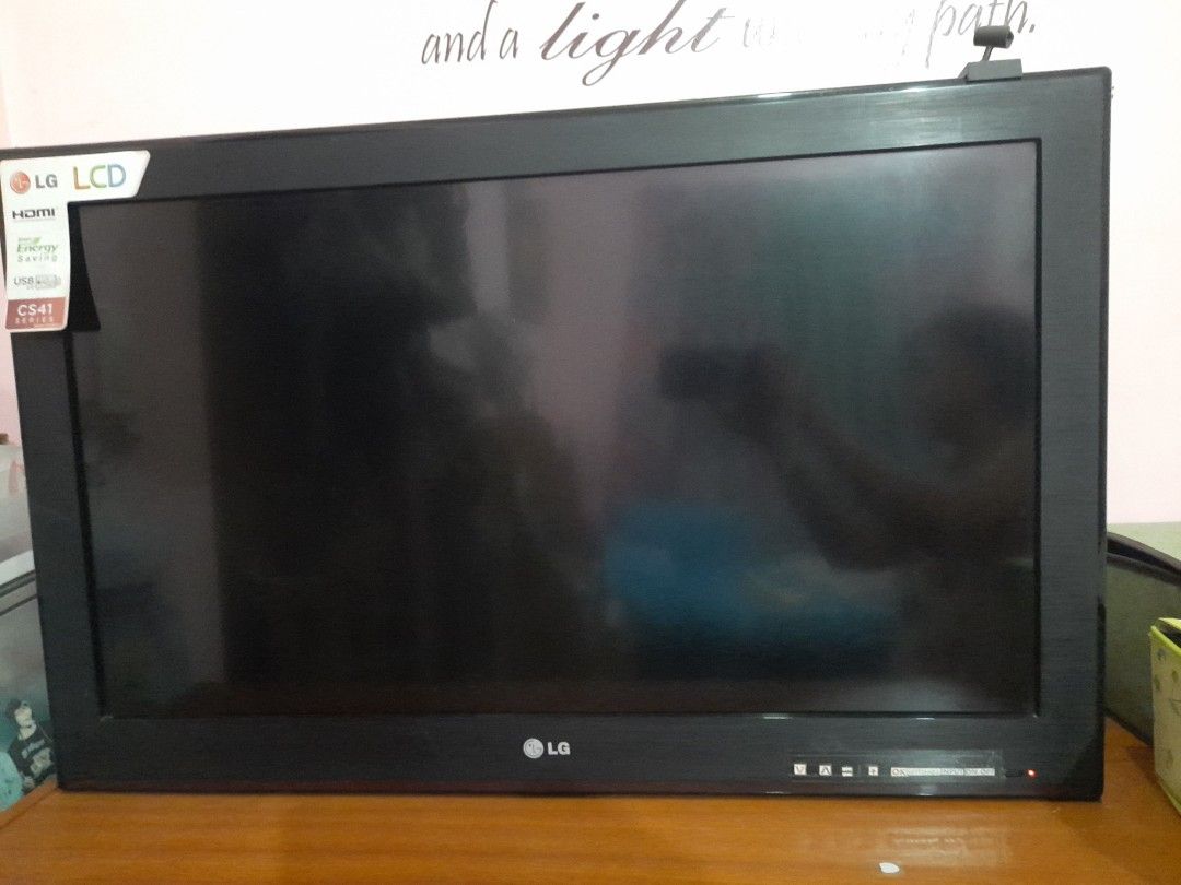 LG LCD TV (Category: TV) located in Quezon City. Submitted by mylsyu (Listing ID 1208832815, Image 1). Description: 📍LG LCD TV 📍32" inches 📍Working good 📍Slightly used 📍Price negotiable 📌Issue: -Remote is not working -Pwede daw bilhan ng remote na iba na compatible or LG remote din. For more pictures, pls. message me..