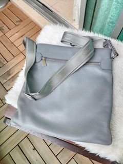 LOUIS VUITTON Taiga Sasha Shoulder Bag Gray Glacier M32630 LV Auth