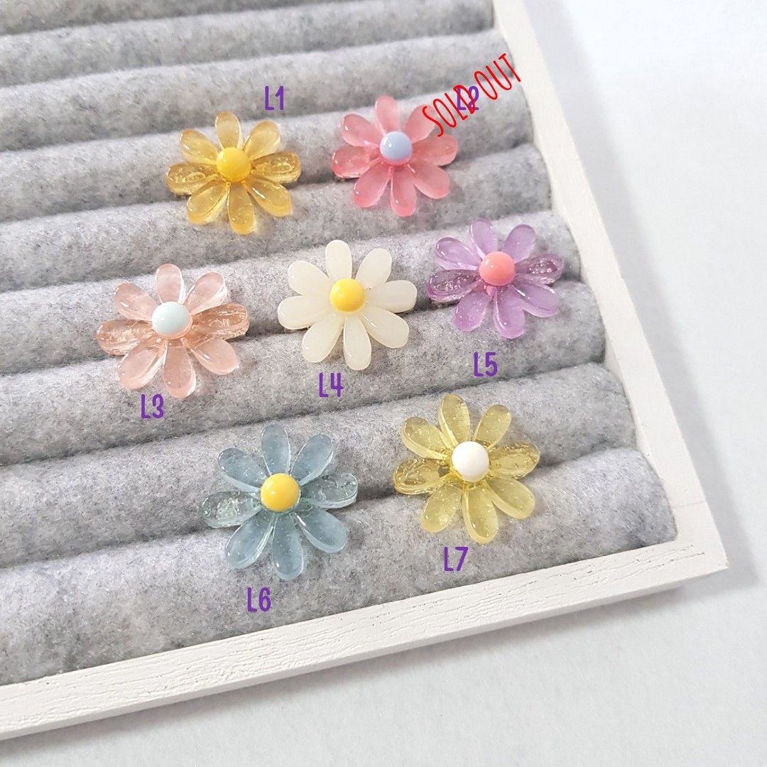 Daisy brooch pin hotsell