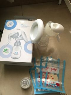 Manual Breast Pump little giant ( pumping )