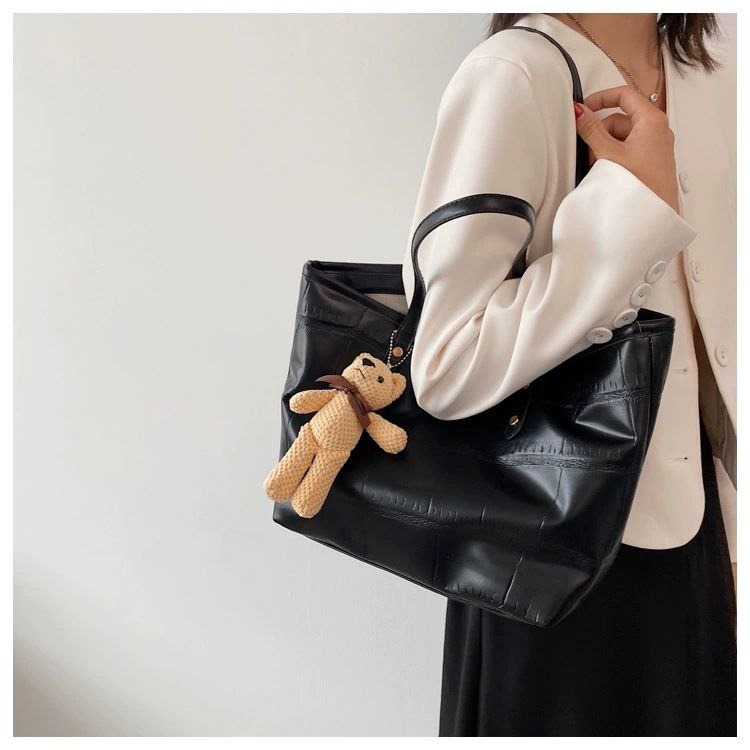 MKTG9737 Totebag dengan aksesoris boneka wanita import Fesyen