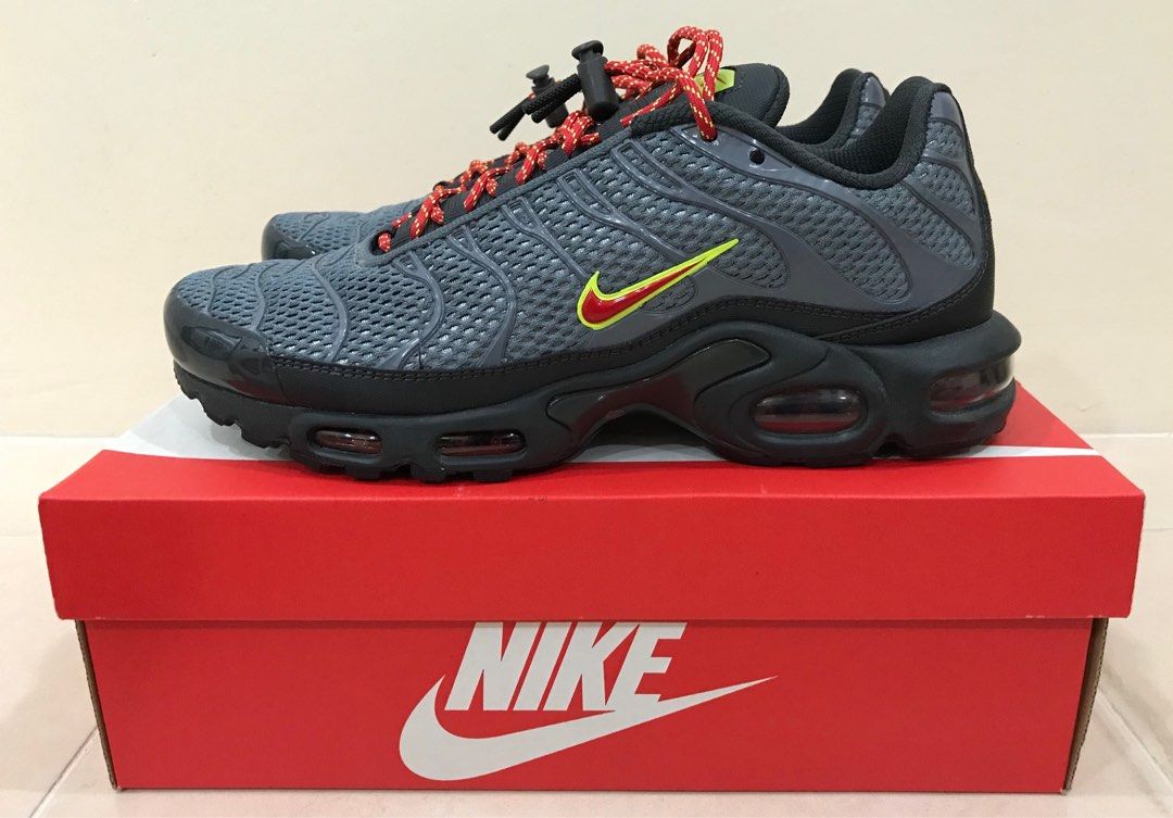 Nike tuned 1 online black and red