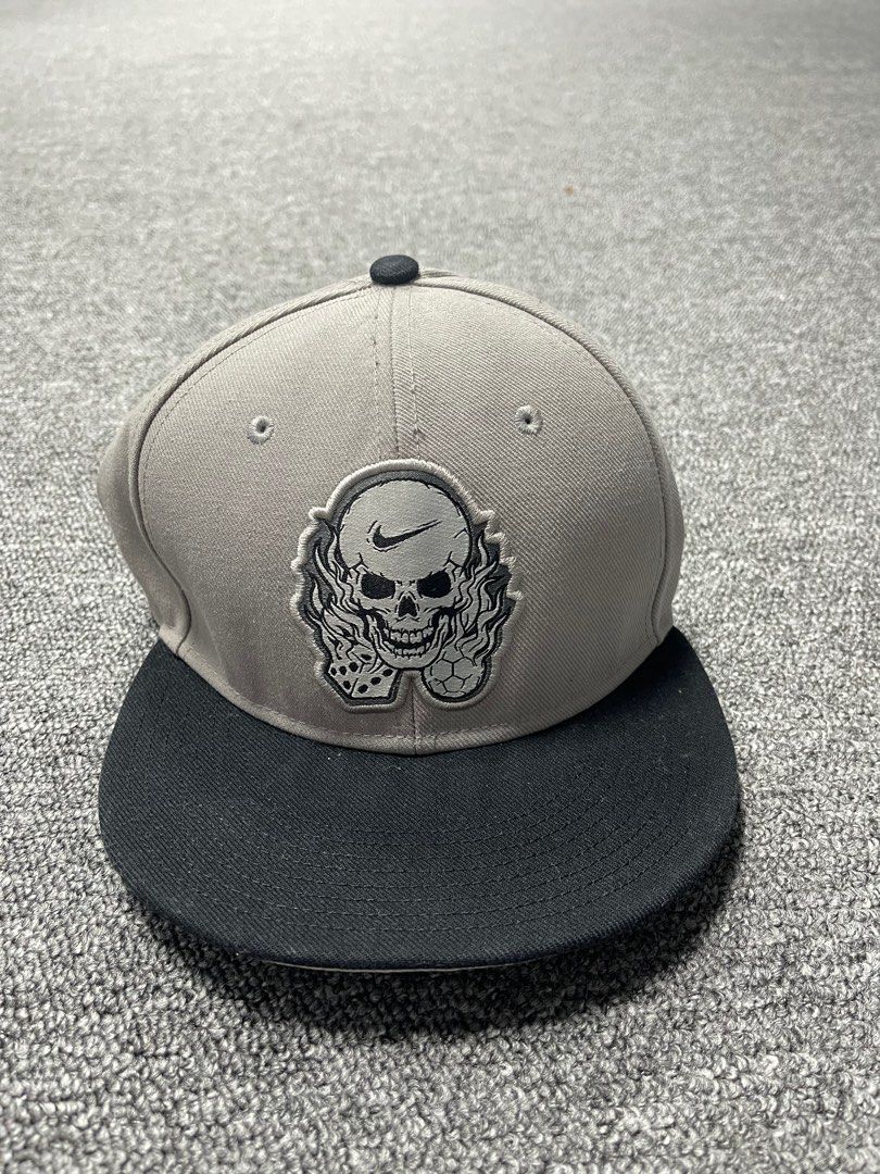 Nike skull online