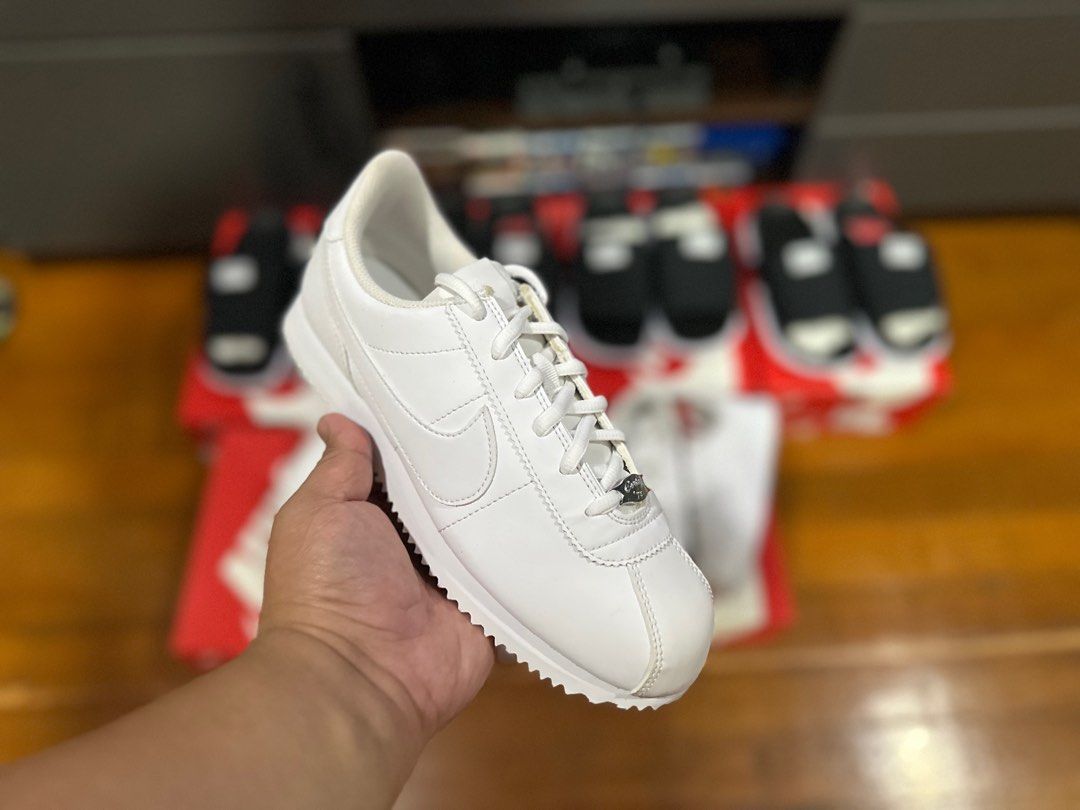 nike cortez all white on feet