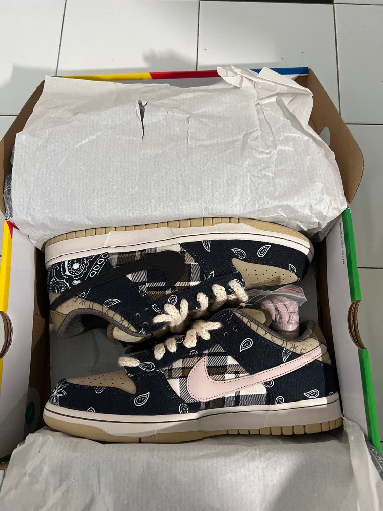 travis scott x nike dunks
