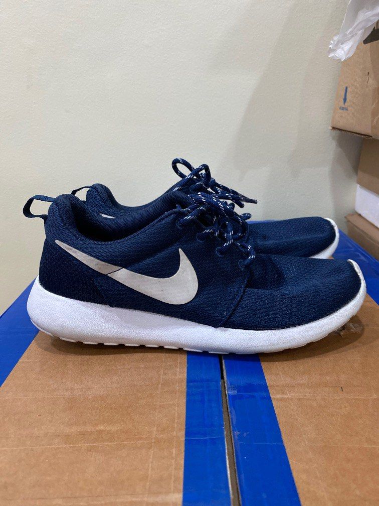 operation Bliver værre Stearinlys Nike Roshe run navy blue rubber running shoes unisex mens womens, Women's  Fashion, Footwear, Sneakers on Carousell
