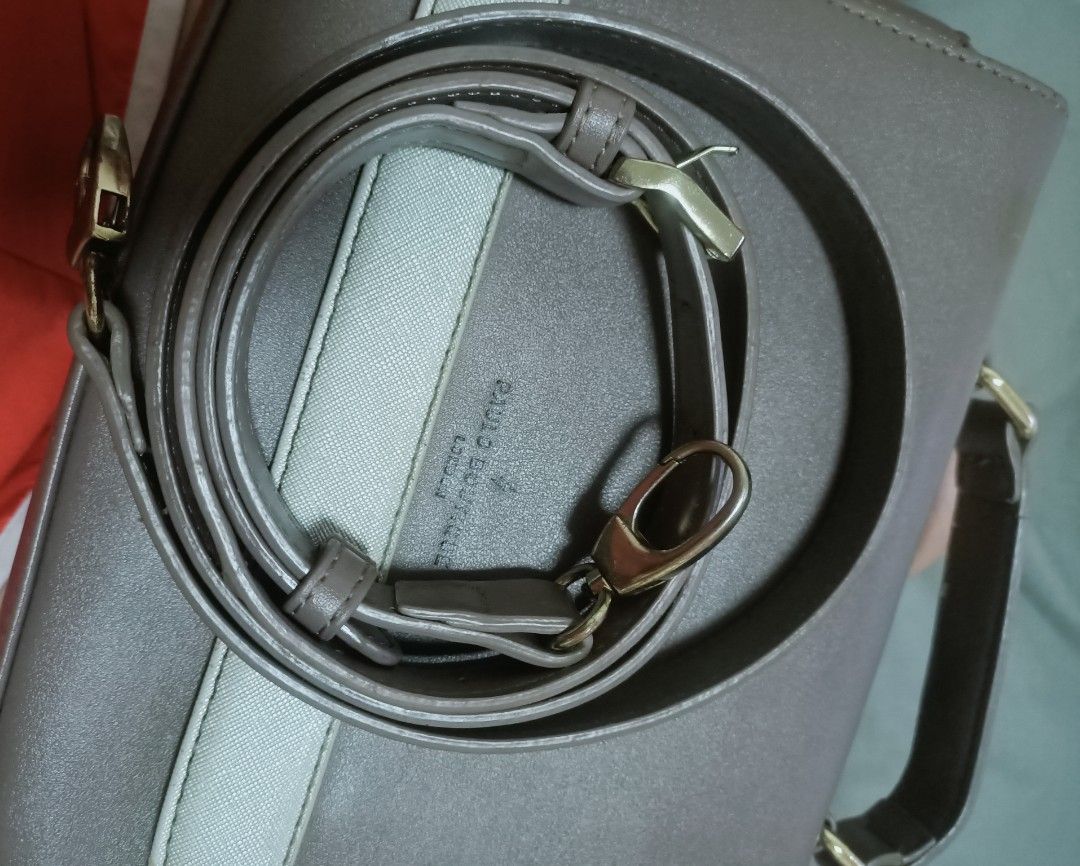 Paul's Boutique Sling bag (Category: Luxury Bags & Wallets) located in Manila. Submitted by niqssss (Listing ID 1208752335, Image 2). Description: Paul's boutique sling bag. Preloved but in good condition pa ☺️.