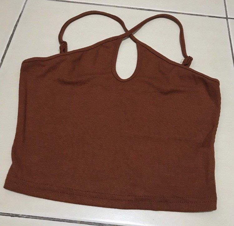 Shein Top (Category: Sleeveless) located in Antipolo. Submitted by random.findss (Listing ID 1208790520, Image 2). Description: - RFS: does not fit.