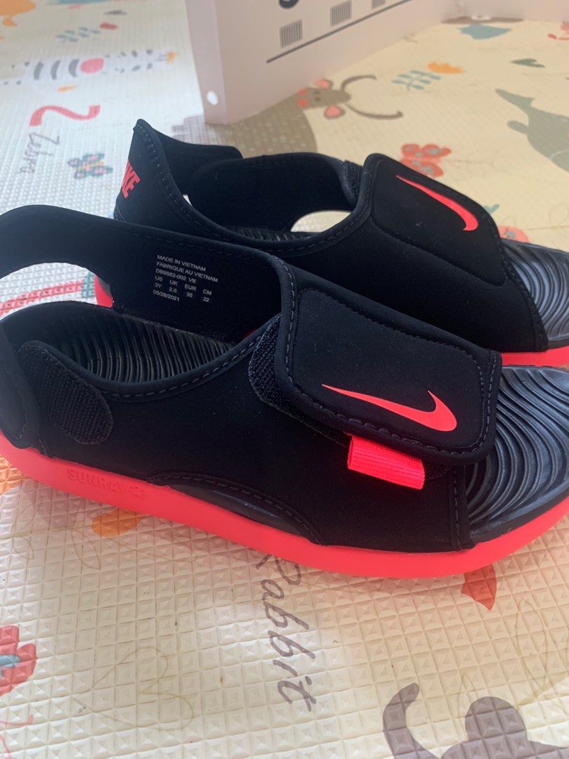 Size 5 store nike sandals