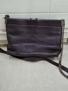 Sling kulit coklat