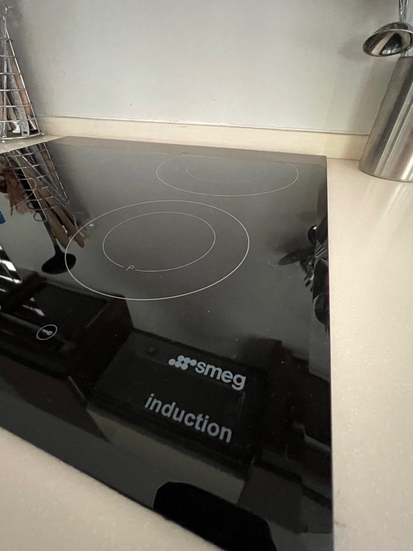 SMEG Induction 4 Zone 60cm cooktop (needs repair), Furniture & Home