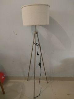 Standing lamp.