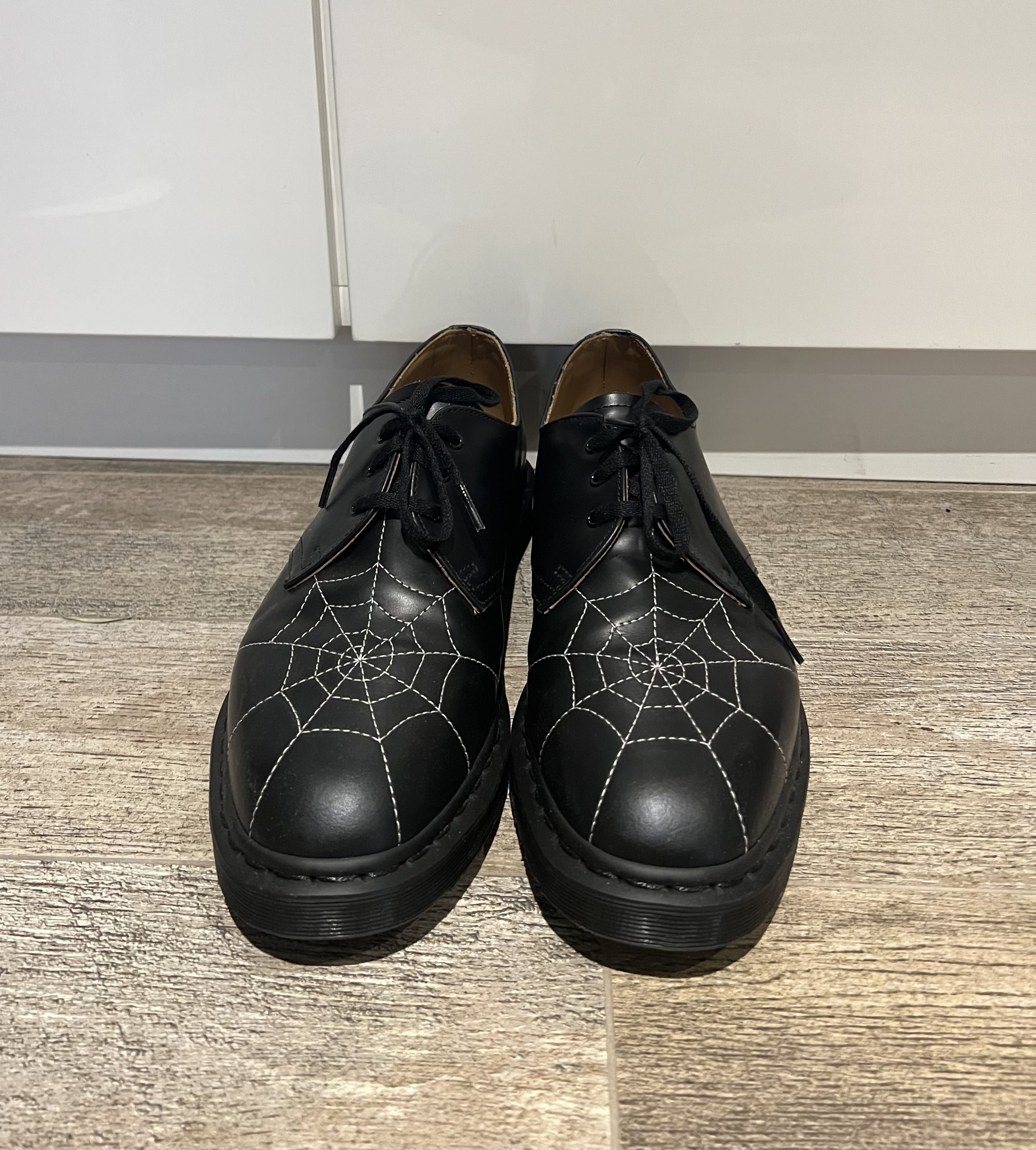 Supreme x Dr. Martens spider web 3-eye, 名牌, 鞋及波鞋- Carousell