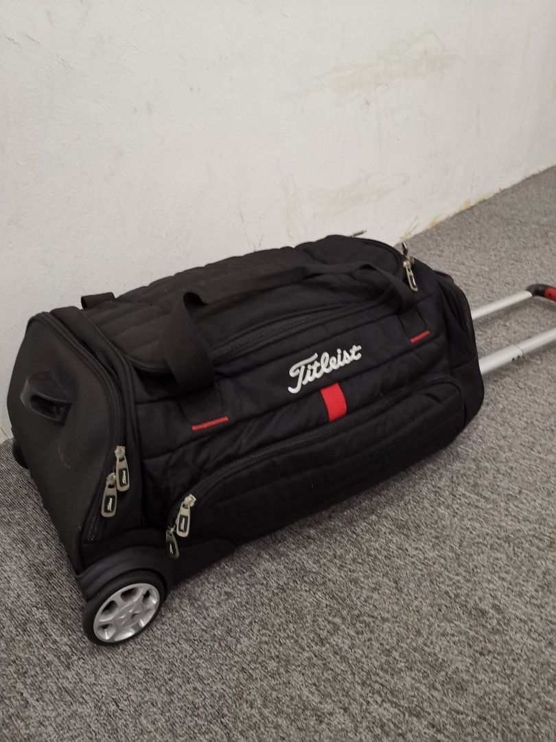 Titleist essential sales wheeled duffel bag