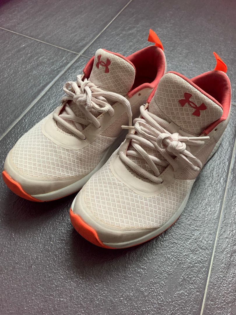 Women's ua top aura training shoes