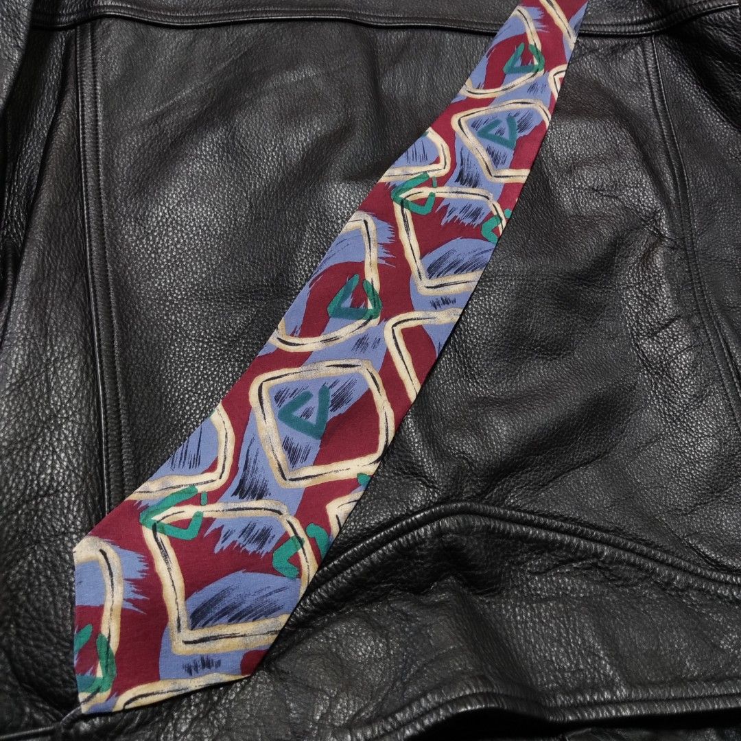 Vintage Christian Dior Abstract Tie (Category: Ties) located in Cavite. Submitted by bnb.og (Listing ID 1208777063, Image 2). Description: Genuine Christian Dior no issues.