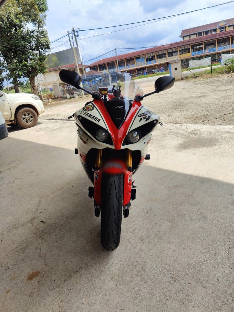 Yamaha r1 deals v1