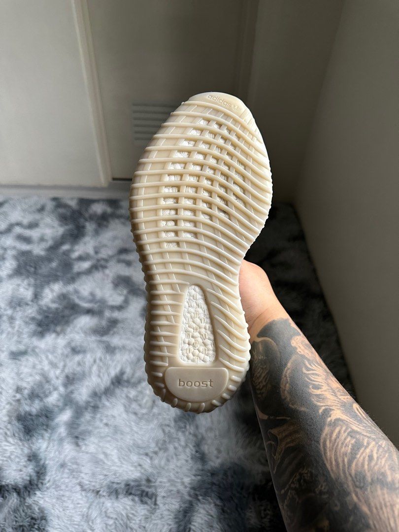 YEEZY TAIL LIGHT 9US, Men's Fashion, Footwear, Sneakers on Carousell