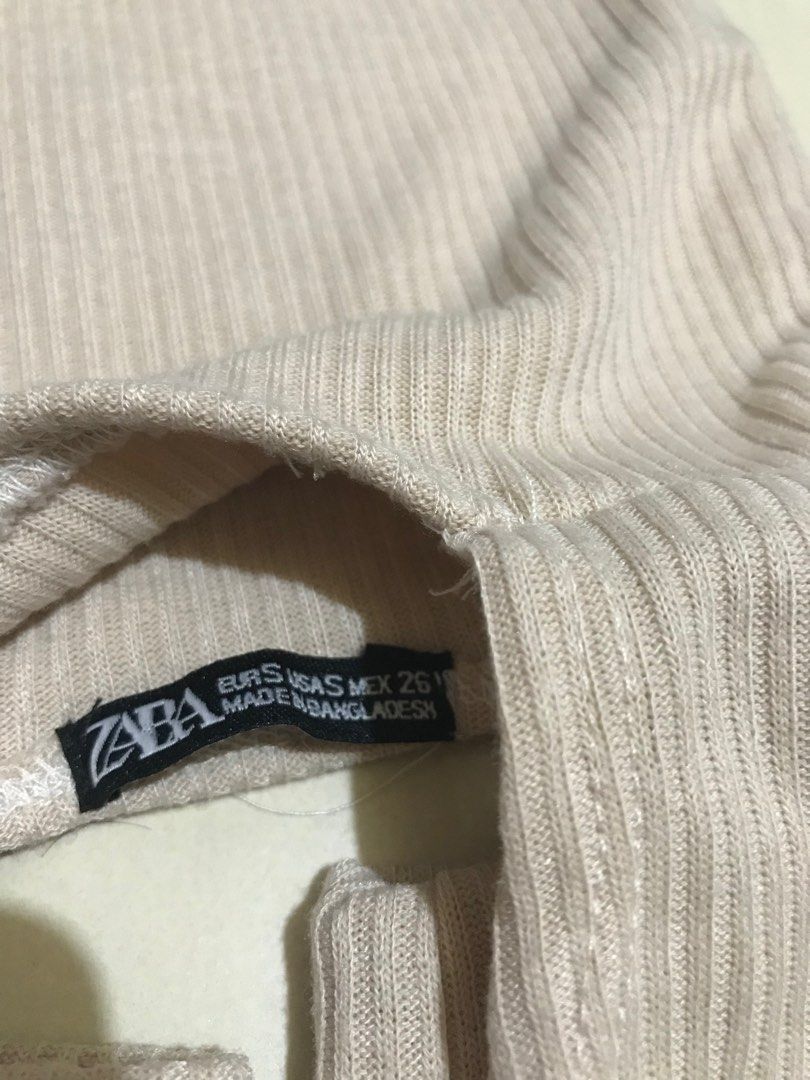 Zara Arm Hugger (Category: Others Tops) located in Antipolo. Submitted by random.findss (Listing ID 1208790061, Image 2). Description: RFS: does not fit.